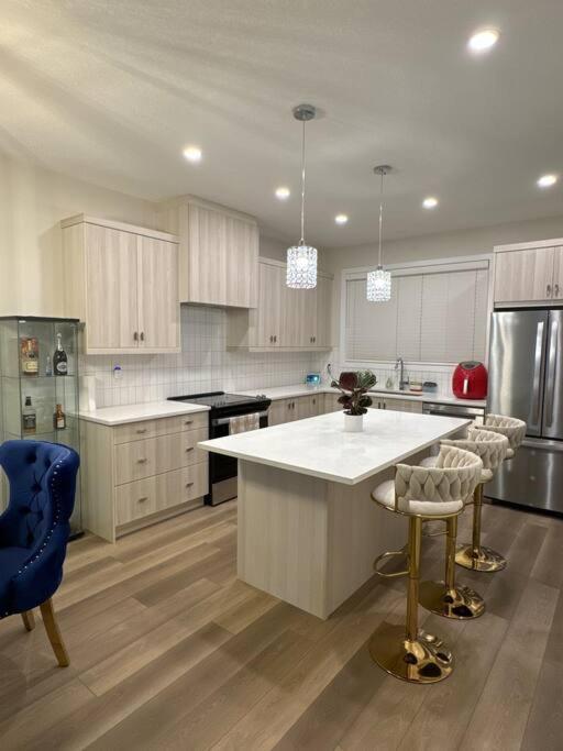Luxury Home Away From Home, A Villa With 3 Bdrm And 3 Bath 卡加利 外观 照片