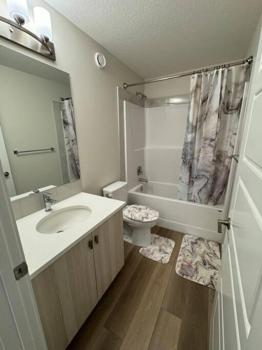 Luxury Home Away From Home, A Villa With 3 Bdrm And 3 Bath 卡加利 外观 照片